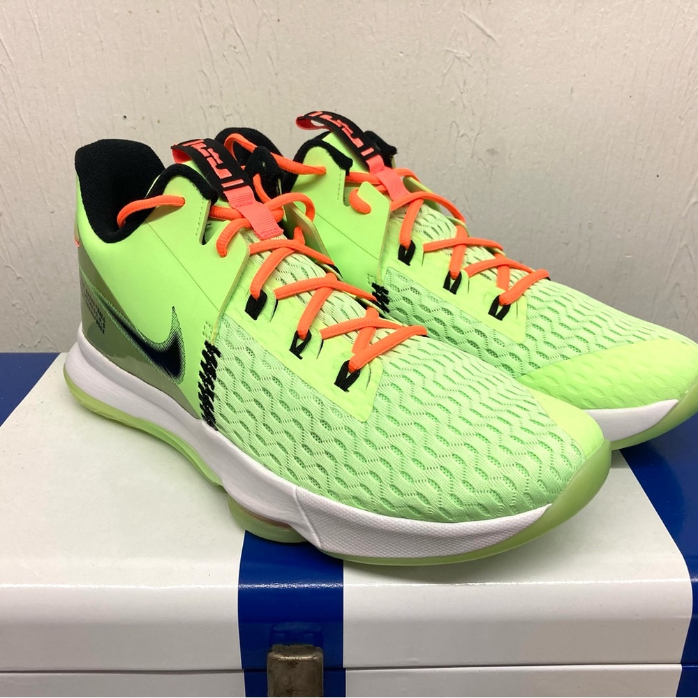 Nike Lebron Witness 5 Grinch, CQ9380-300, worn once, sz 14, orange laces